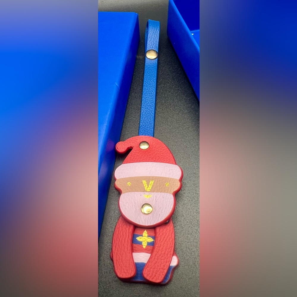 Louis Vuitton Collectible 2024 Holiday Carousel bag charms - Picture 7 of 11